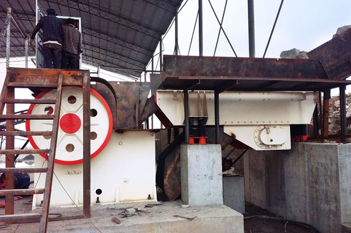 紅星鄂式粉碎機(jī)作業(yè)現(xiàn)場