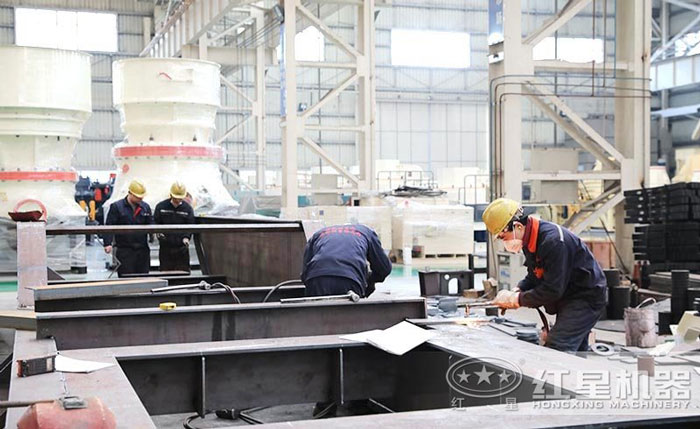 紅星大型碎石機工人作業(yè)現(xiàn)場