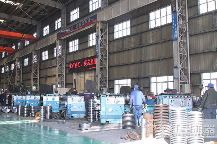 紅星廠家玄武巖破碎機生產(chǎn)車間