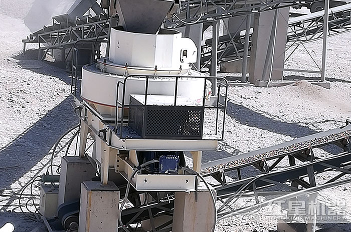 日產(chǎn)2000噸玄武巖打砂生產(chǎn)線作業(yè)現(xiàn)場