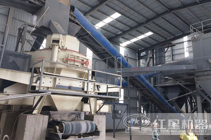 時(shí)產(chǎn)200噸沖擊式破碎機(jī)(制砂機(jī))作業(yè)現(xiàn)場(chǎng)