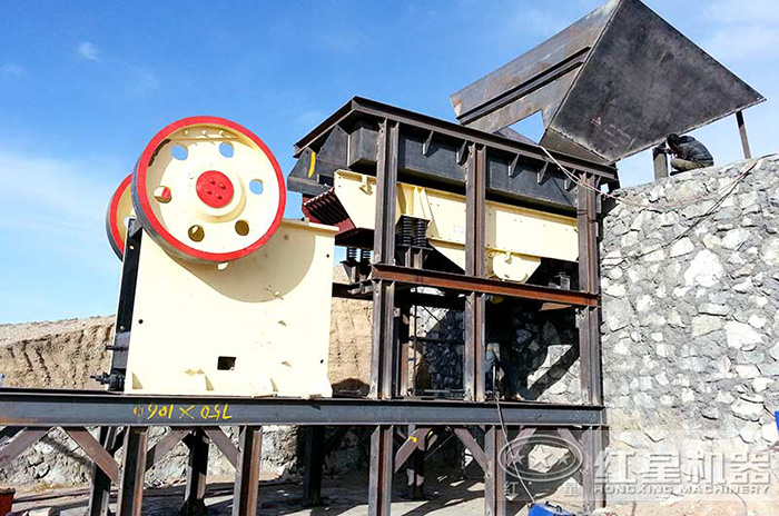 時(shí)產(chǎn)50噸小型青石破碎機(jī)生產(chǎn)線(xiàn)作業(yè)現(xiàn)場(chǎng)