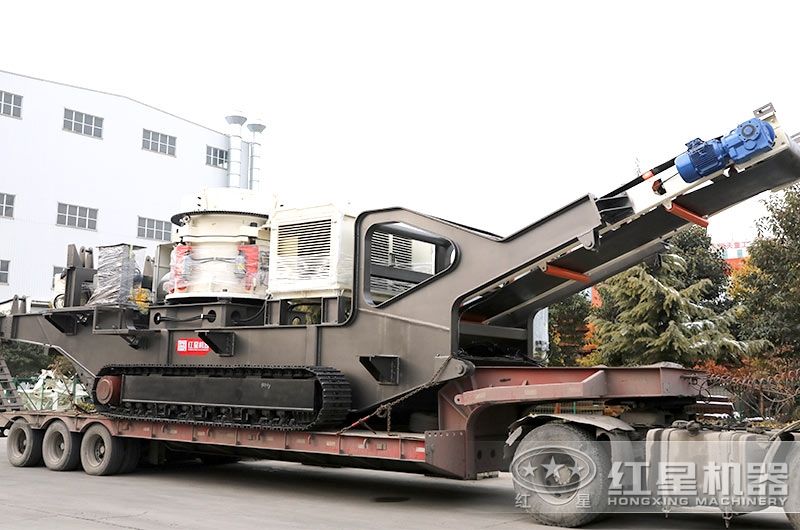履帶式移動(dòng)破碎機(jī)發(fā)貨現(xiàn)場