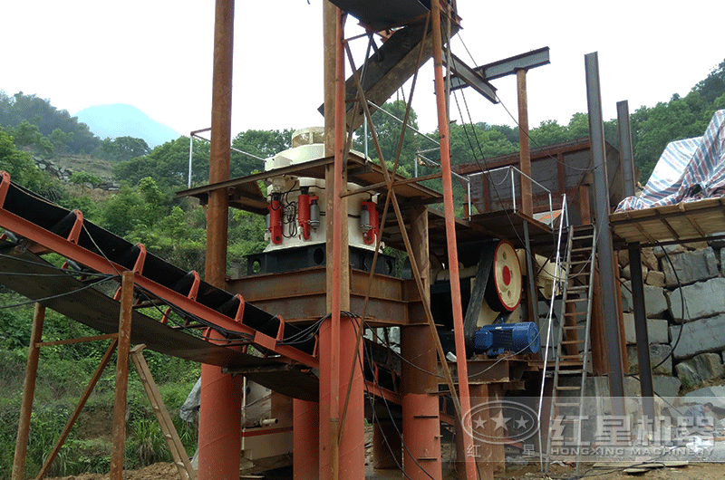 圓錐破碎機(jī)生產(chǎn)現(xiàn)場(chǎng)