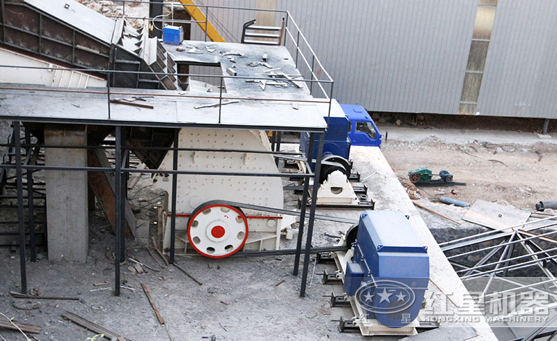 已經(jīng)投產(chǎn)的破碎生產(chǎn)現(xiàn)場