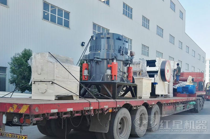 紅星生產(chǎn)的破碎設備發(fā)貨中