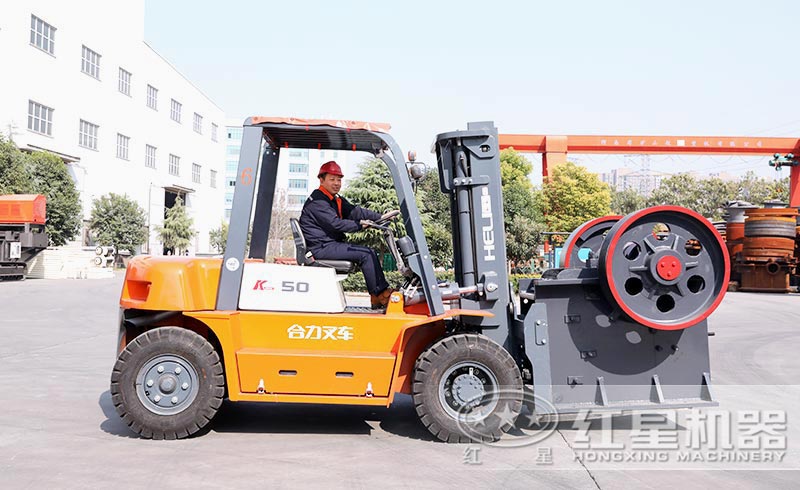 紅星技術(shù)人員裝貨現(xiàn)場(chǎng) 紅星技術(shù)人員裝貨現(xiàn)場(chǎng)