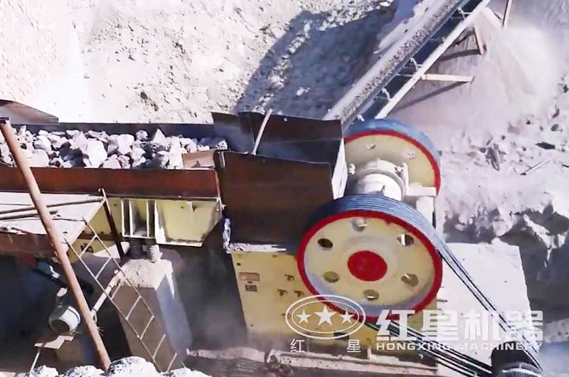 小型破碎生產(chǎn)現(xiàn)場