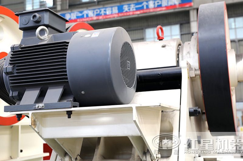 破碎設(shè)備大電機(jī)